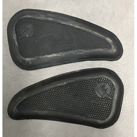 Motobecane grid-patterned rubber knee pads with logo